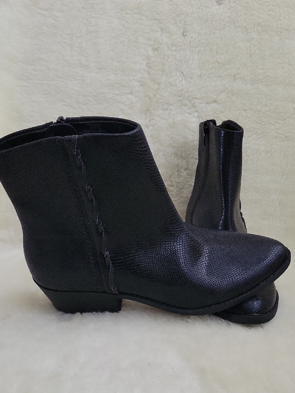 NEW LUCKY BRAND Women's Black Ankle Boots - Textured Leather Look. Size 7